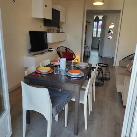 Pretty And Quiet Floor 2 Bedroom Flat In The Port Area Of Apartamento