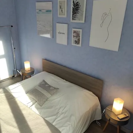 Pretty And Quiet Floor 2 Bedroom Flat In The Port Area Of Nicea