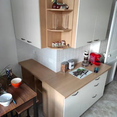 Pretty And Quiet Floor 2 Bedroom Flat In The Port Area Of Nicea