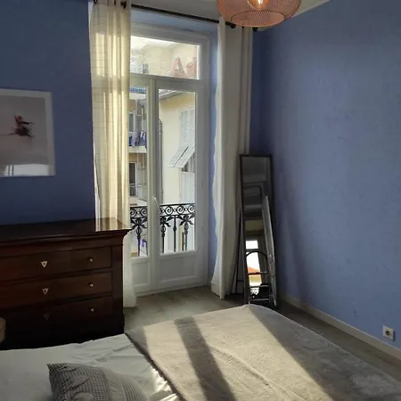 Pretty And Quiet Floor 2 Bedroom Flat In The Port Area Of * Nice