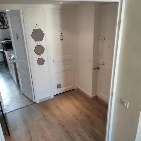 Daire Pretty And Quiet Floor 2 Bedroom Flat In The Port Area Of Nice