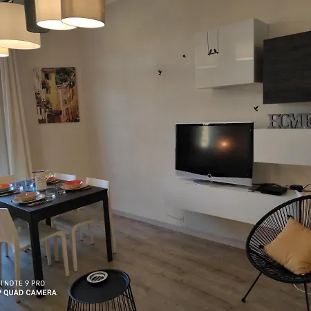 Daire Pretty And Quiet Floor 2 Bedroom Flat In The Port Area Of