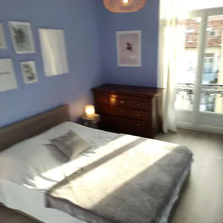 Pretty And Quiet Floor 2 Bedroom Flat In The Port Area Of *